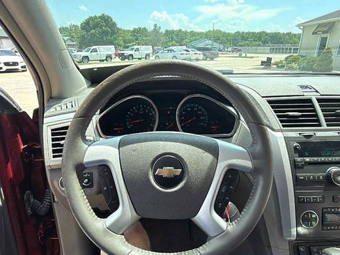 Used 2009 Chevrolet Traverse LT image 10