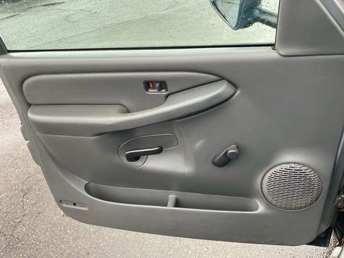 Used 2006 Chevrolet Silverado 2500 LS w/ Snow Plow Prep Package image 17