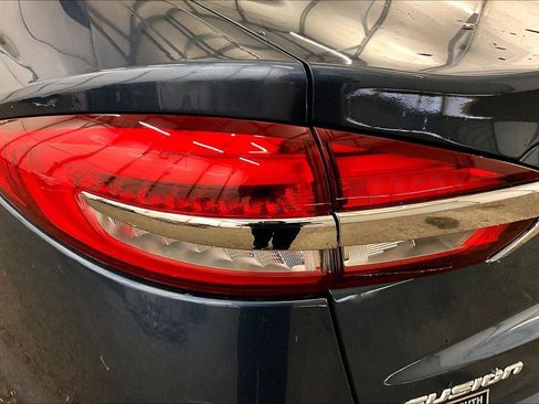Used 2019 Ford Fusion SEL image 28