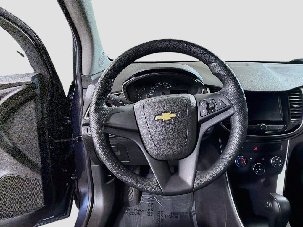 Used 2018 Chevrolet Trax LS FWD image 13