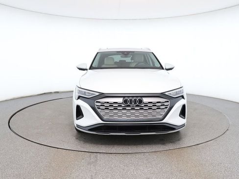 Used 2024 Audi Q8 e-tron Premium Plus w/ Premium Plus Package image 8