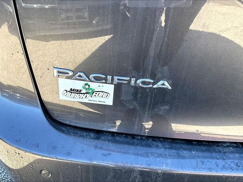 Used 2022 Chrysler Pacifica Touring-L FWD image 7