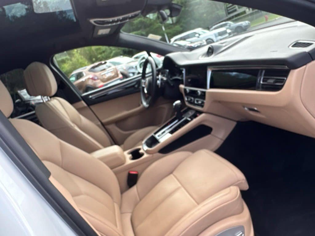 Used 2023 Porsche Macan AWD/4WD image 29