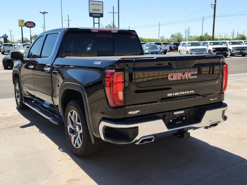 Used 2023 GMC Sierra 1500 SLT AWD/4WD image 3