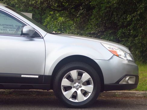 Used 2012 Subaru Outback 2.5i Limited AWD/4WD image 26