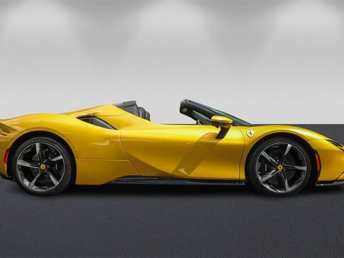 Used 2024 Ferrari SF90 Spider image 2
