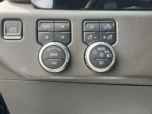 Used 2023 GMC Sierra 1500 SLT w/ SLT Premium Plus Package AWD/4WD image 24