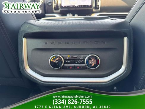 Used 2025 Ford Expedition Platinum image 27