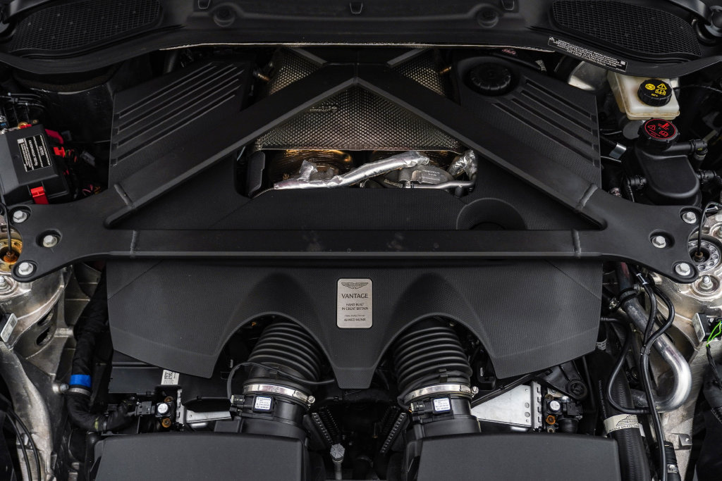 Used 2025 Aston Martin V8 Vantage Coupe RWD image 33