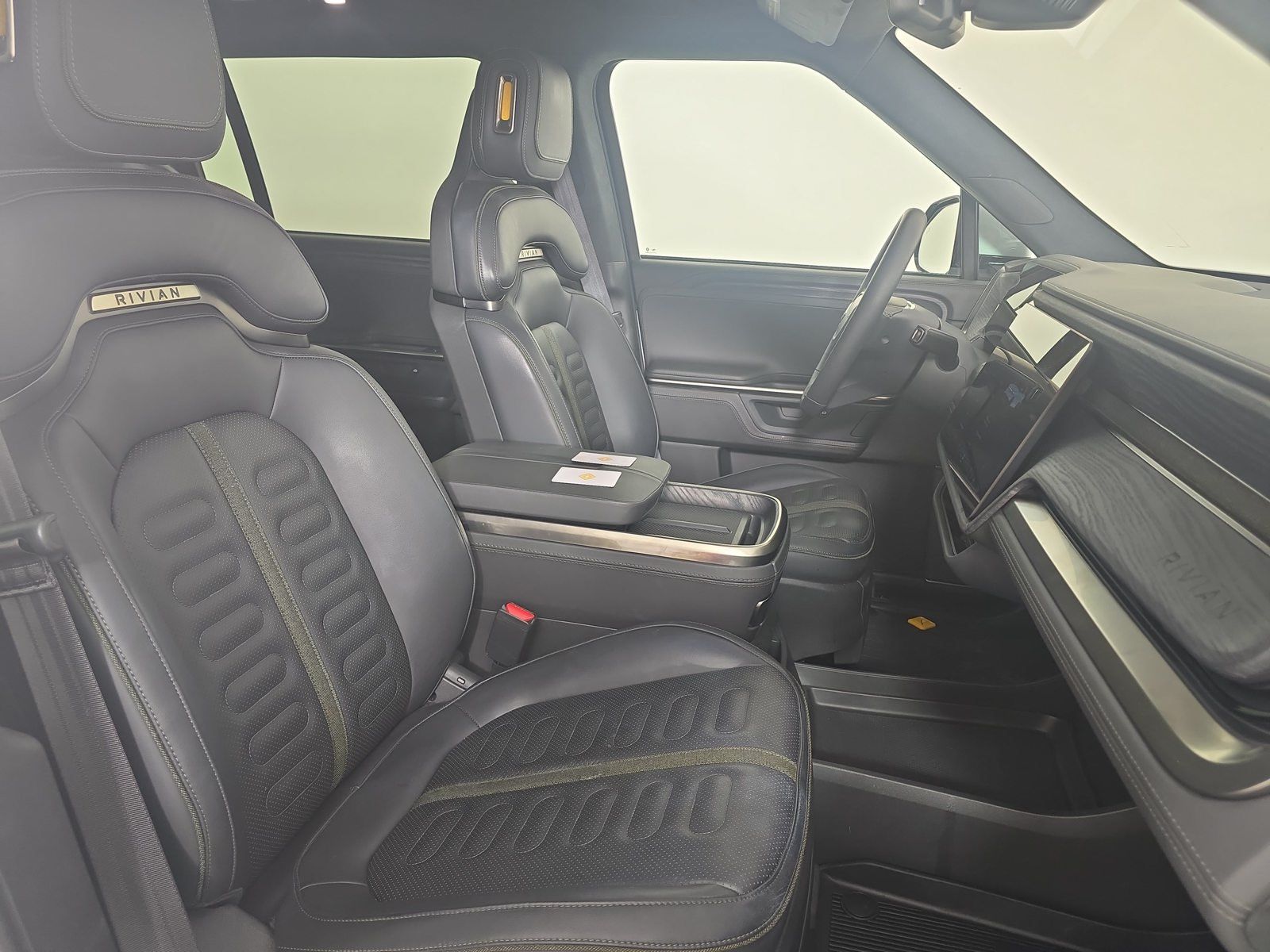 Used 2025 Rivian R1S Adventure Dual AWD/4WD image 24