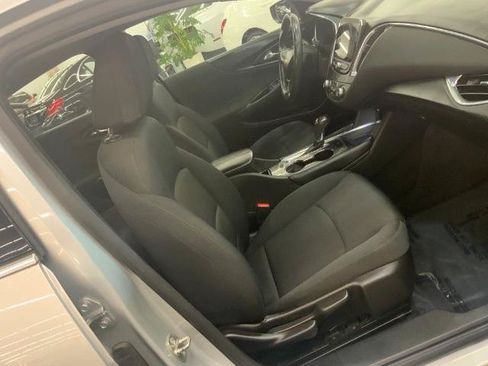 Used 2017 Chevrolet Malibu LT FWD image 14