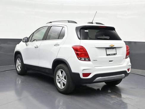 Used 2020 Chevrolet Trax LT w/ LT Convenience Package FWD image 3