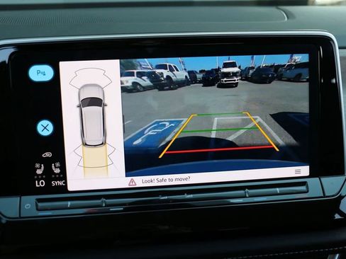 Used 2025 Volkswagen Atlas SE image 11