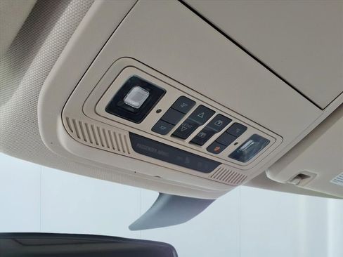 Used 2022 Ford Explorer Platinum w/ Equipment Group 601A image 17