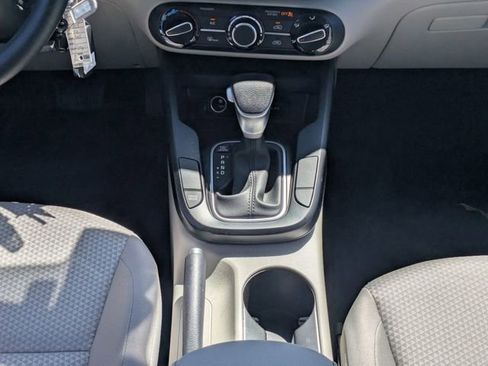 Used 2025 Kia Soul LX FWD image 18