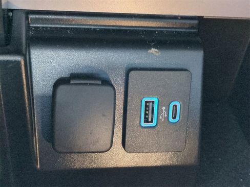 Certified 2022 Ford Explorer XLT w/ Class IV Trailer Tow Package image 21