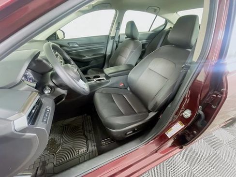 Used 2025 Nissan Altima 2.5 SV FWD image 20