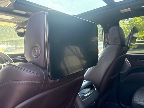 Used 2023 Cadillac Escalade Sport Platinum w/ LPO, ONYX Package AWD/4WD image 18