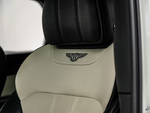Used 2019 Bentley Bentayga image 37
