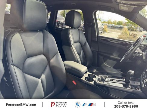 Used 2024 Porsche Macan image 20