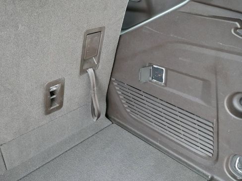 Used 2021 Chevrolet Tahoe LT image 41