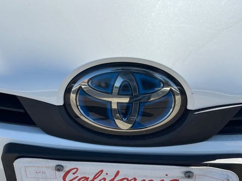 Used 2019 Toyota Prius LE w/ Carpet Mat Package image 13