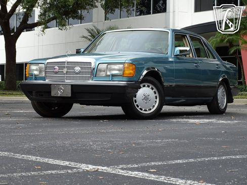 Used 1991 Mercedes-Benz 300 SE image 2