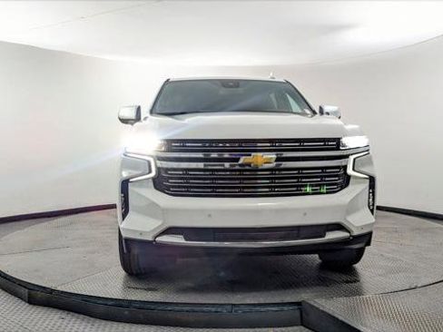 Used 2023 Chevrolet Suburban Premier image 12