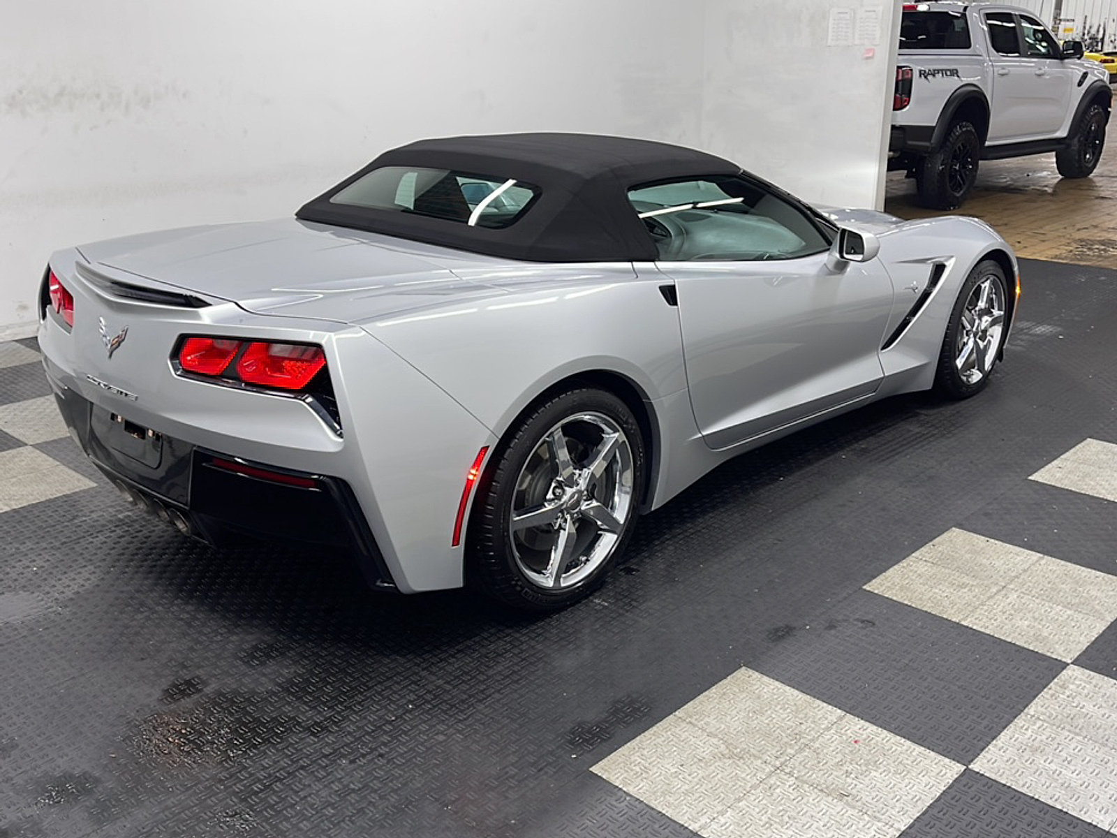 Used 2015 Chevrolet Corvette Stingray Convertible w/ 2LT Preferred Equipment Group RWD image 18