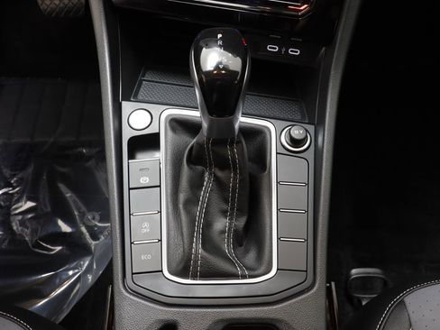 Used 2025 Volkswagen Jetta SE w/ Black Wheel Package image 12