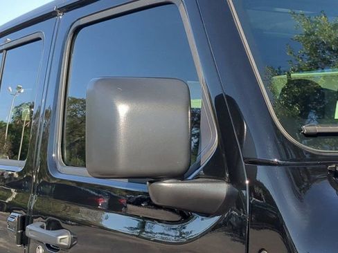 Used 2025 Jeep Gladiator Sport AWD/4WD image 9