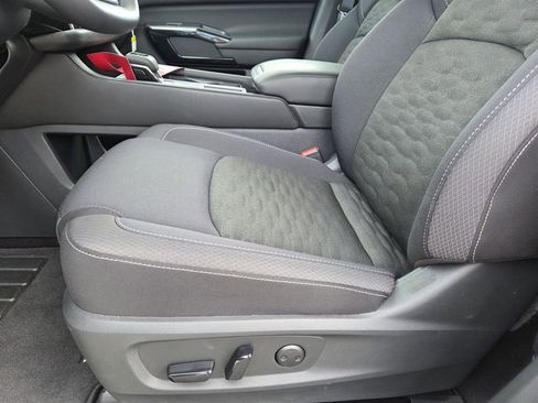 Used 2025 Nissan Pathfinder SV w/ SV Premium Package image 12