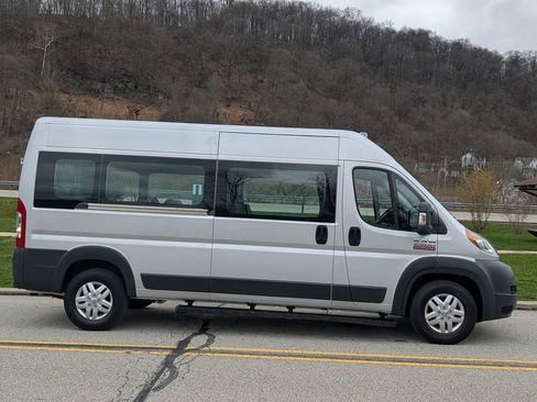 Used 2014 RAM ProMaster 2500 w/ Interior Convenience Group image 3