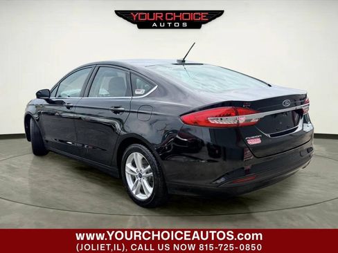 Used 2018 Ford Fusion SE w/ Fusion SE Technology Package FWD image 3