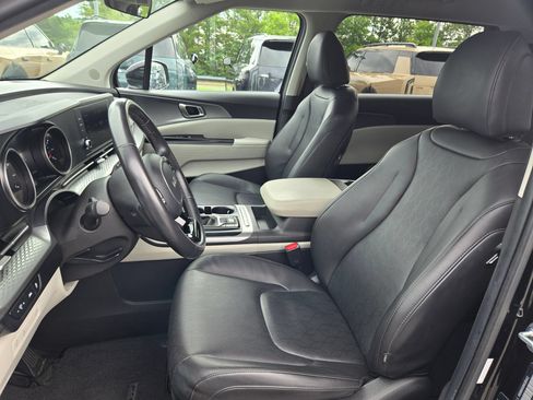 Used 2024 Kia Carnival LX FWD image 22