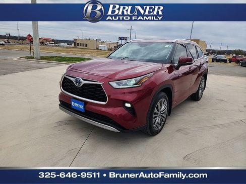 Used 2021 Toyota Highlander Platinum image 1