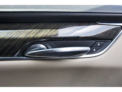 Used 2019 Cadillac XT5 FWD image 16