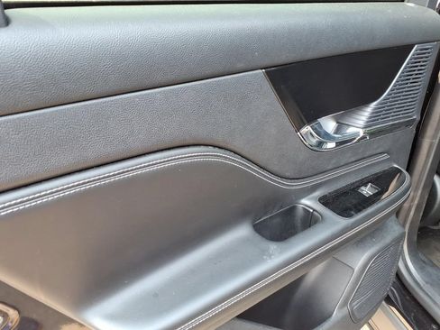 Certified 2021 Lincoln Corsair AWD w/ Premium Package image 19