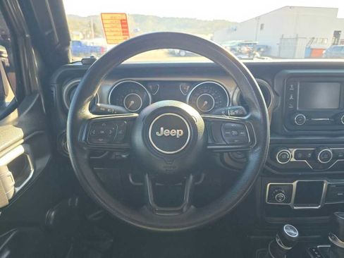 Used 2020 Jeep Gladiator Sport image 11