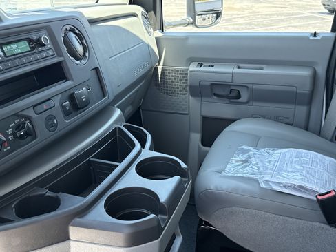 New 2026 Ford E-450 and Econoline 450 Super Duty w/ Power Equipment Group RWD image 18