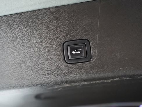 Used 2022 Chevrolet Traverse LT AWD/4WD image 39