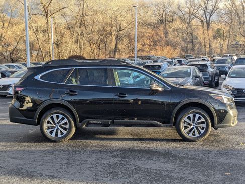 Used 2022 Subaru Outback Premium image 2
