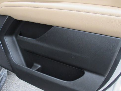 Used 2024 Chevrolet Suburban Premier image 15