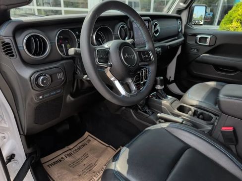 Used 2023 Jeep Wrangler Unlimited Rubicon 4xe w/ Cold Weather Group AWD/4WD image 32
