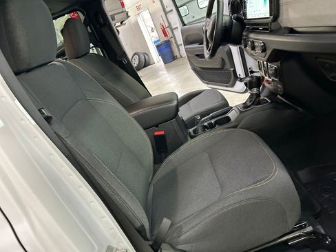 Used 2024 Jeep Wrangler Unlimited image 30