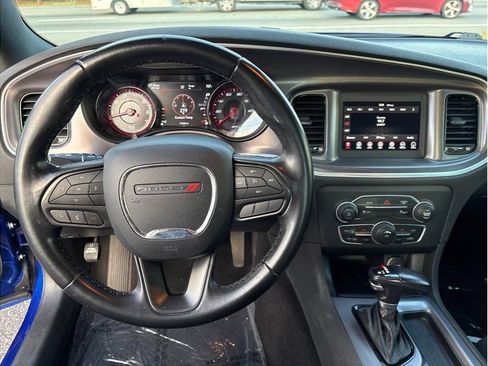Used 2020 Dodge Charger SXT w/ Blacktop Package image 12