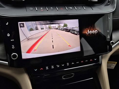 New 2026 Jeep Grand Cherokee Limited RWD image 21