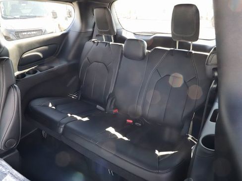 New 2026 Chrysler Pacifica Select image 20