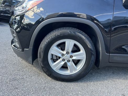 Used 2019 Chevrolet Trax LT w/ LT Convenience Package FWD image 12