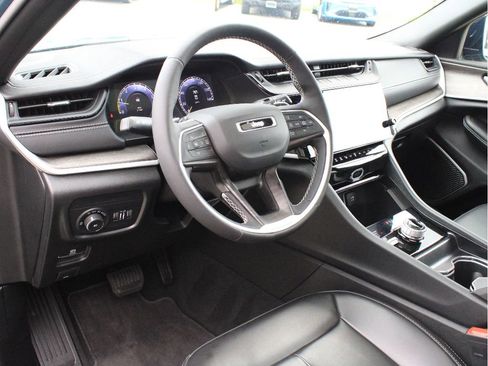 Used 2026 Jeep Grand Cherokee Limited w/ Limited Altitude Package AWD/4WD image 12